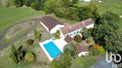 Maison - 656 m² - 10 pièces