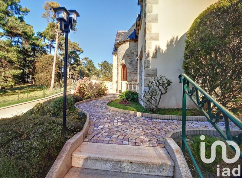 Maison - 224 m² - 9 pièces