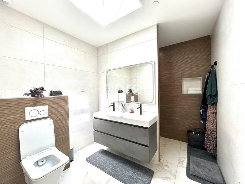 Maison - 213 m² - 6 pièces