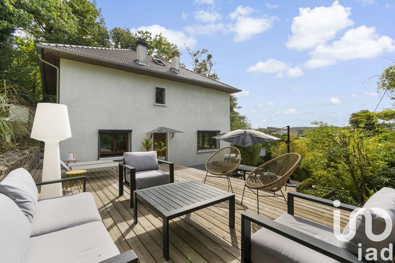 Maison - 230 m² - 7 pièces