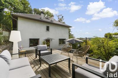 Maison - 230 m² - 7 pièces