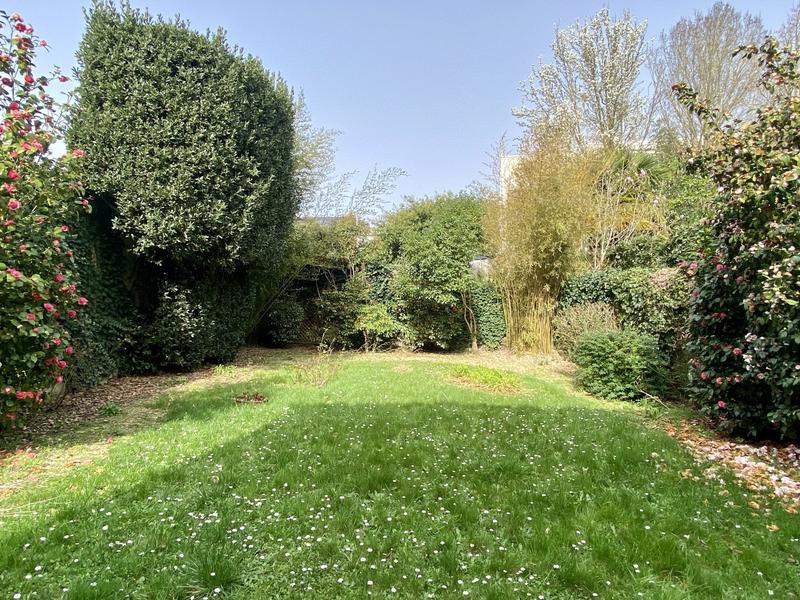 Maison - 230 m² - 8 pièces