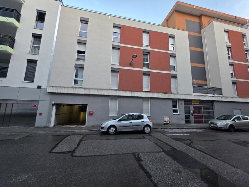 Parking / Garage - 12 m²