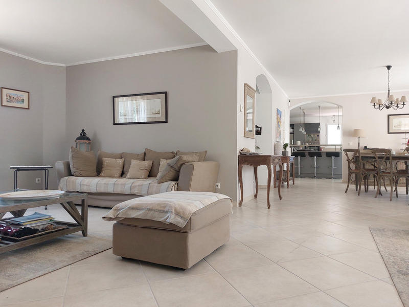 Villa - 219 m² - 6 pièces