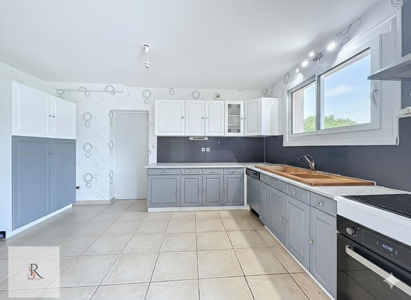 Maison - 214 m² - 7 pièces