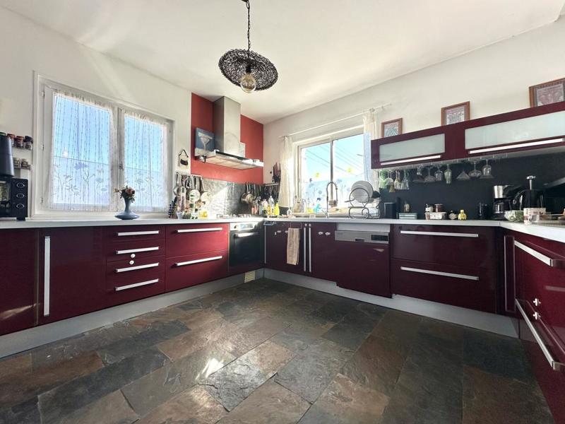 Pavillon - 220 m² - 7 pièces