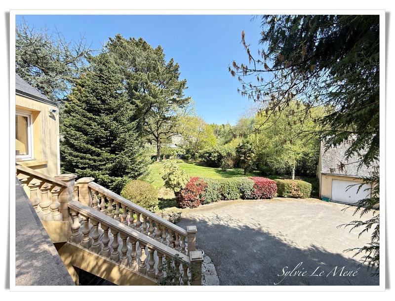 Maison - 290 m² - 12 pièces