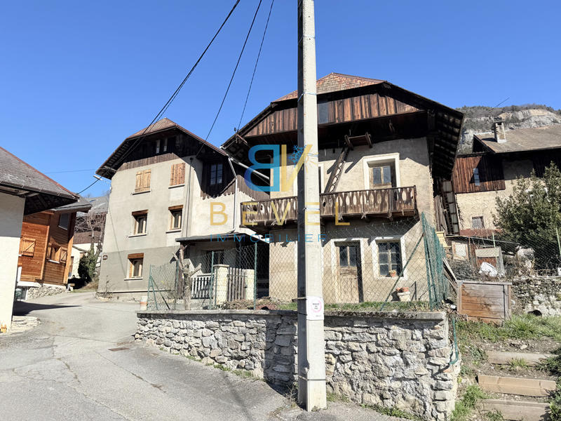 Maison - 324 m² - 5 pièces