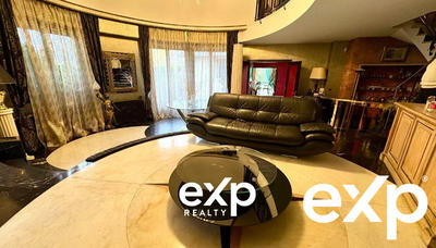 Maison - 230 m² - 7 pièces