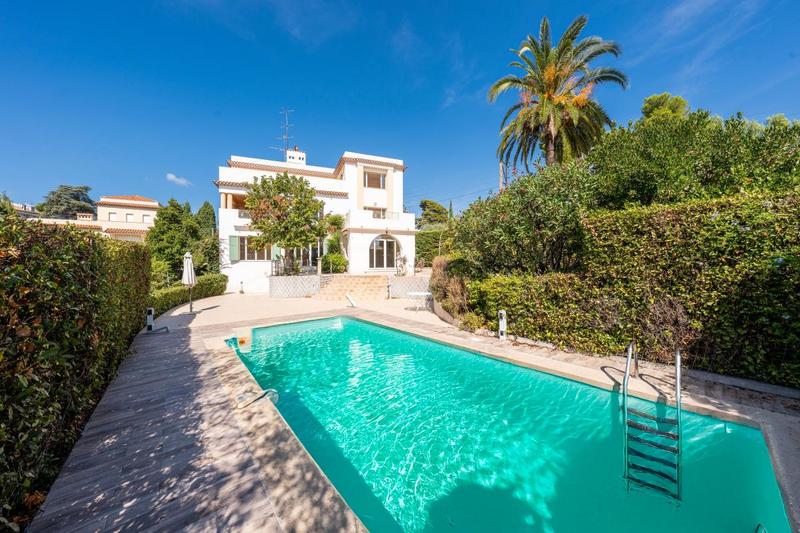 Maison - 201 m² - 7 pièces