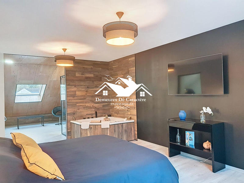 Maison - 250 m² - 8 pièces