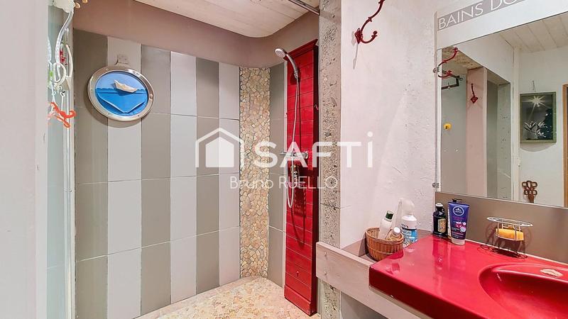 Maison - 270 m² - 9 pièces