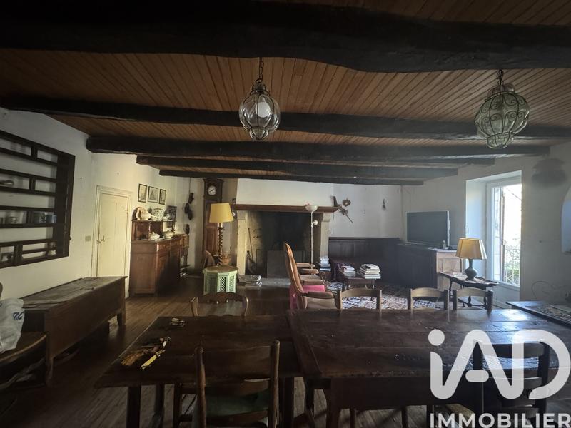 Maison - 210 m² - 10 pièces