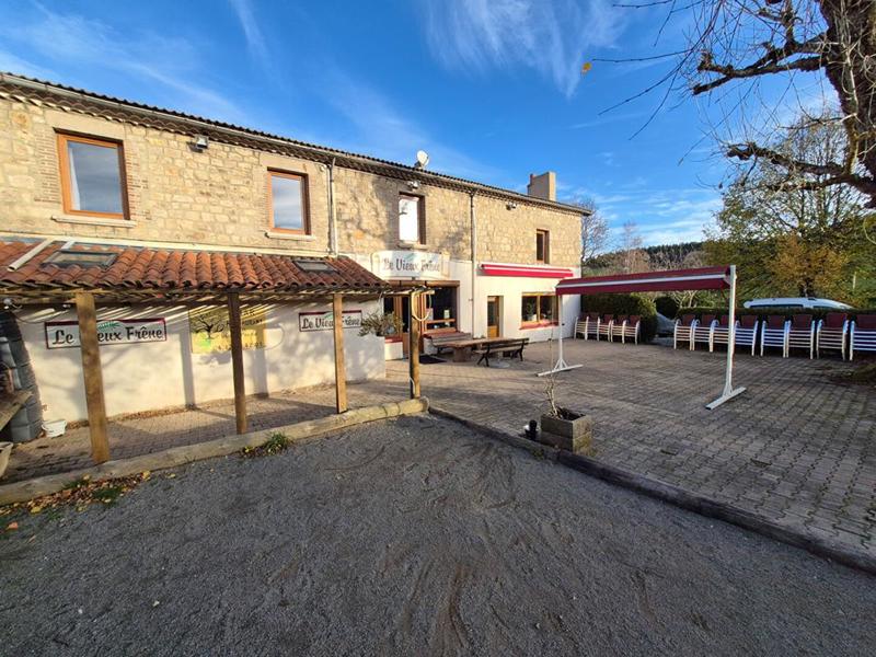 Maison - 280 m² - 6 pièces