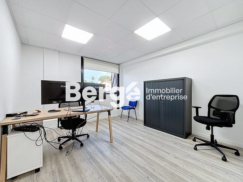 Bureau - 300 m² - 8 pièces