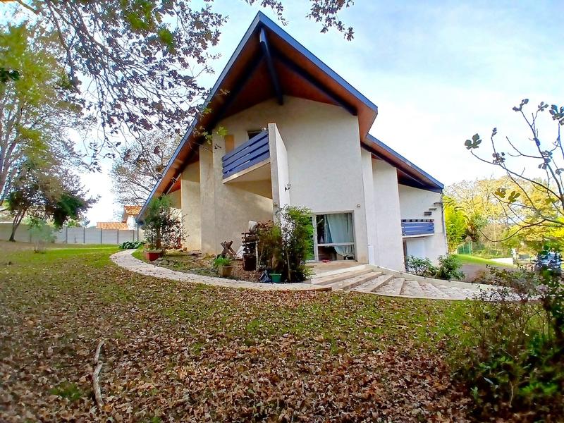 Maison - 384 m² - 11 pièces