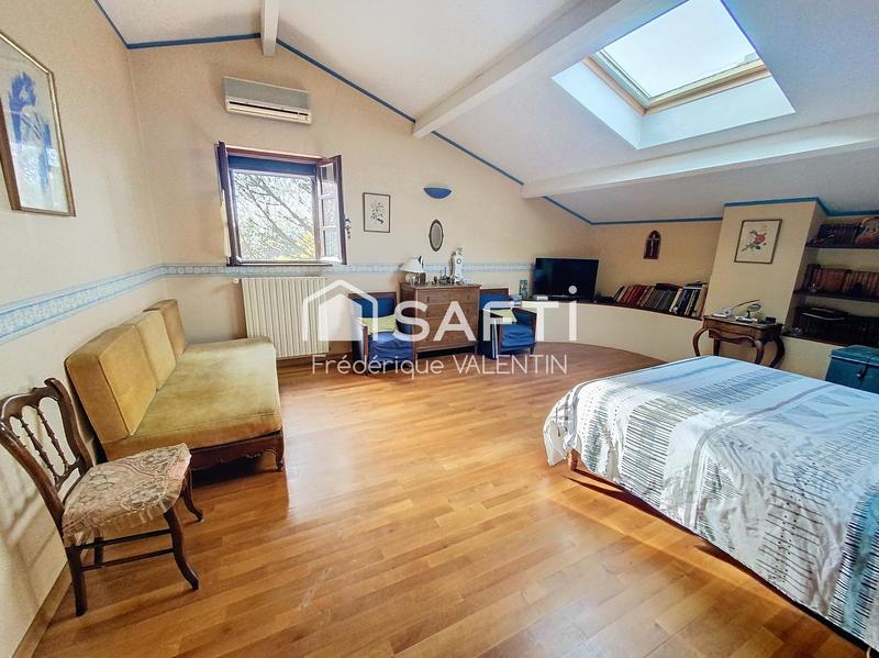 Maison de maîtres - 261 m² - 7 pièces