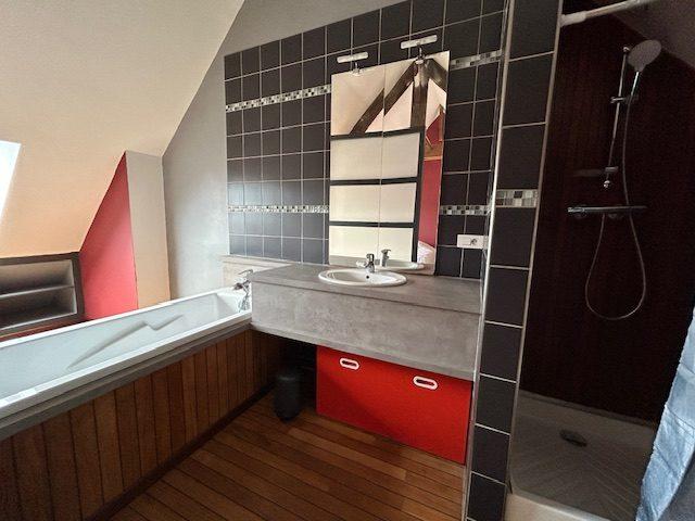 Maison - 240 m² - 6 pièces