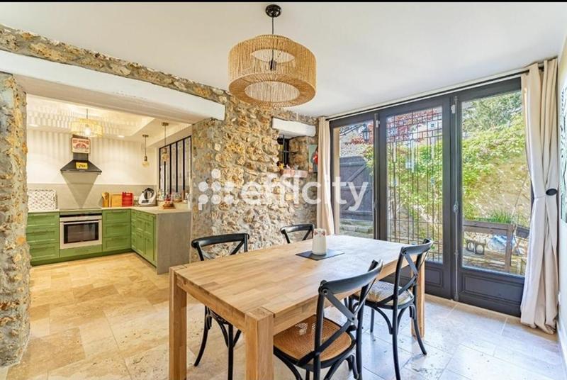 Demeure - 200 m² - 7 pièces