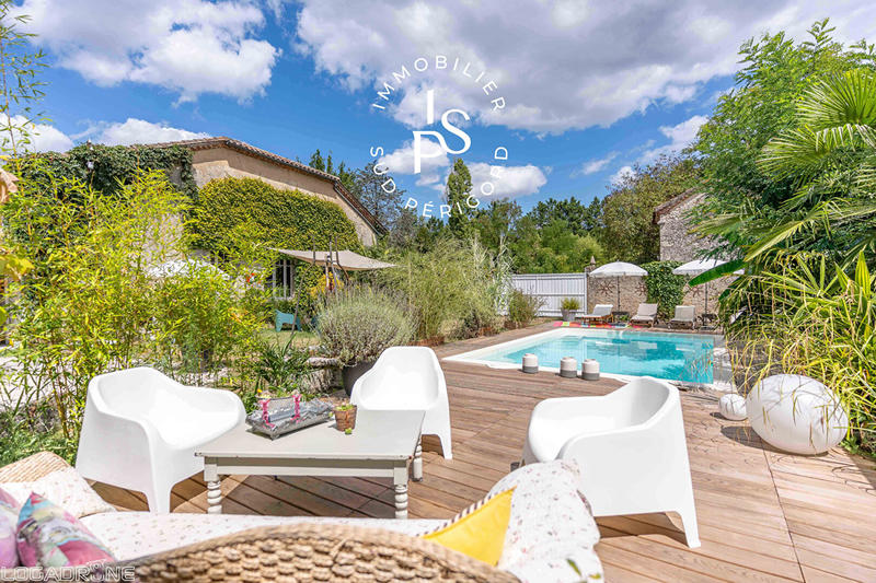 Demeure - 384 m² - 11 pièces