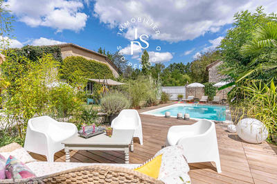 Demeure - 384 m² - 11 pièces