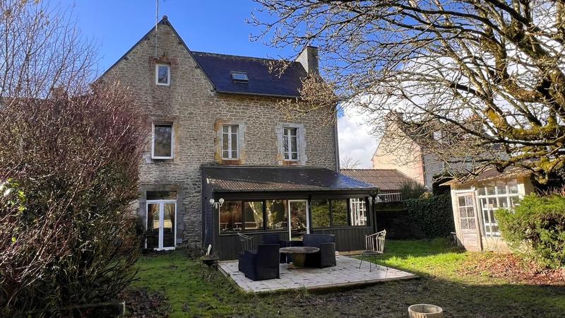 Maison - 207 m² - 8 pièces