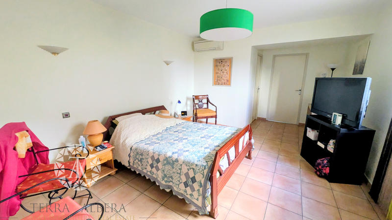 Propriété - 330 m² - 6 pièces