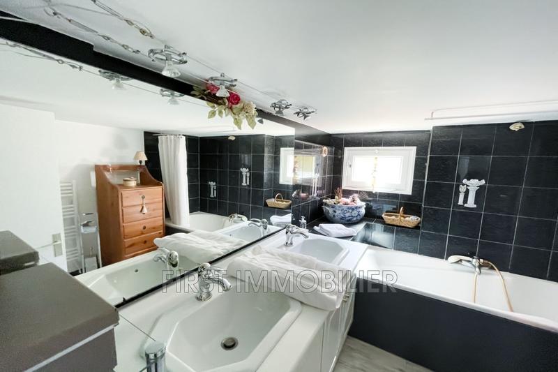 Maison - 180 m² - 6 pièces