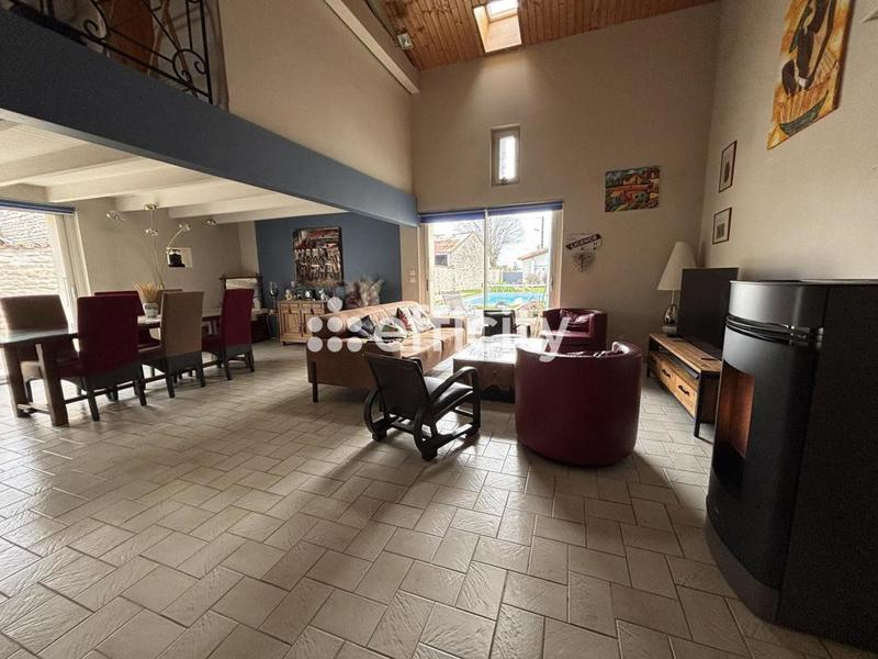 Maison - 200 m² - 9 pièces