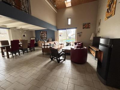 Maison - 200 m² - 9 pièces