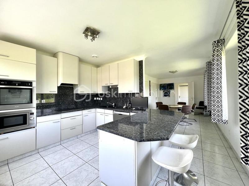 Maison - 282 m² - 9 pièces