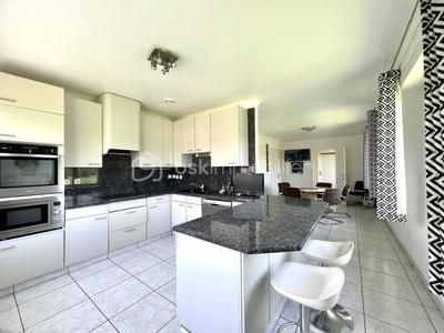 Maison - 282 m² - 9 pièces