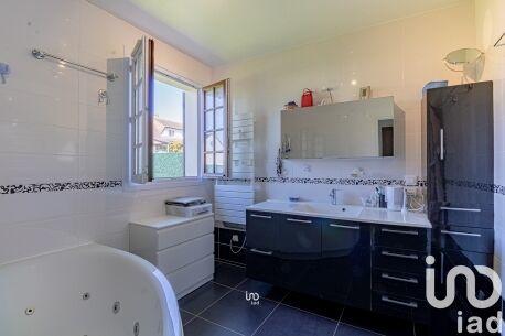 Maison - 185 m² - 8 pièces