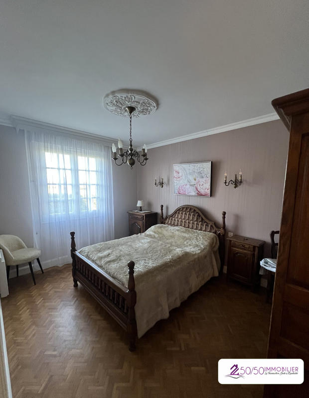 Maison traditionnelle - 142 m² - 7 pièces