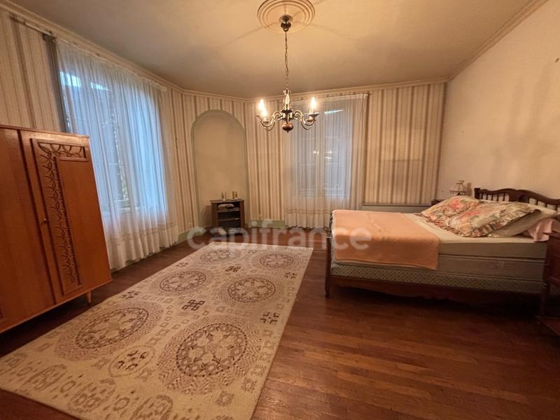 Maison - 930 m² - 23 pièces