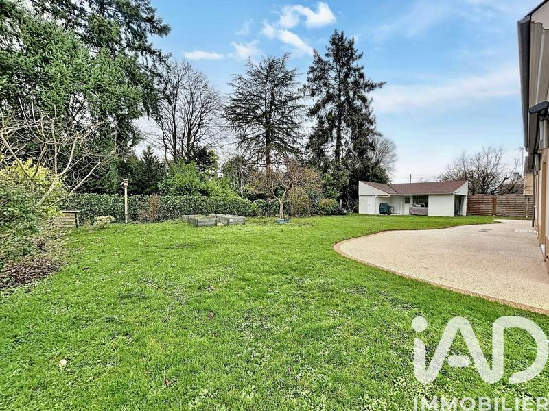 Maison - 225 m² - 8 pièces