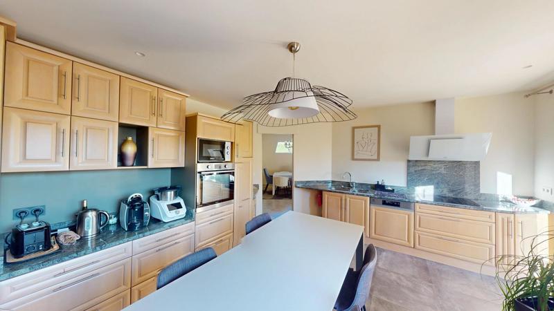 Maison - 169 m² - 6 pièces