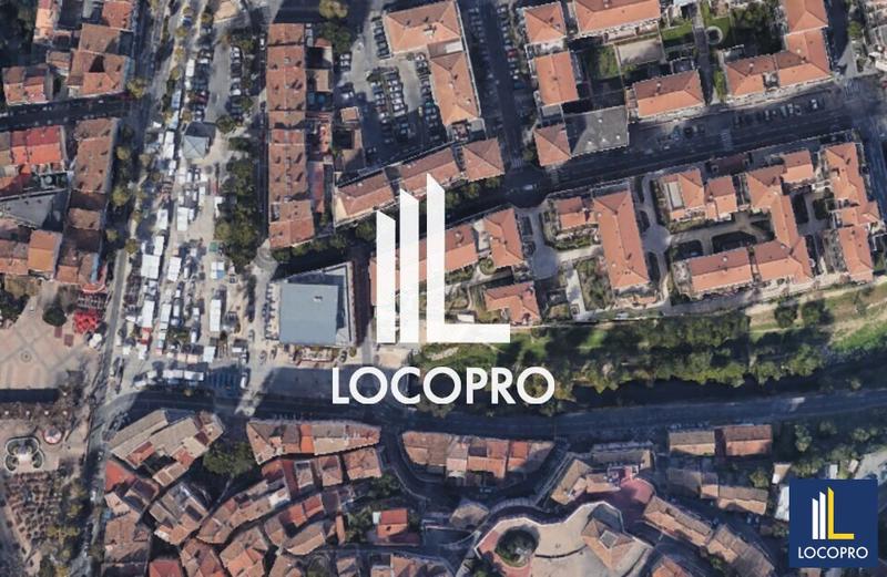 Local commercial - 1 500 m²