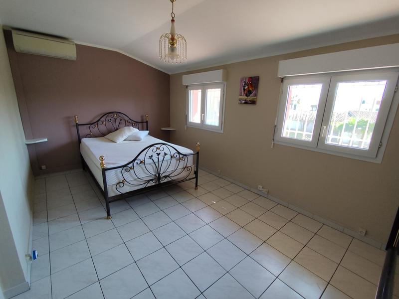 Maison - 270 m² - 10 pièces