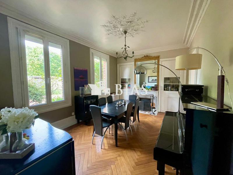 Maison - 236 m² - 7 pièces