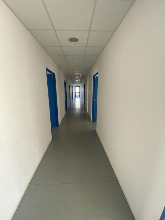 Entrepôt - 684 m² - 13 pièces