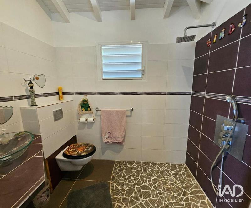 Maison - 121 m² - 8 pièces