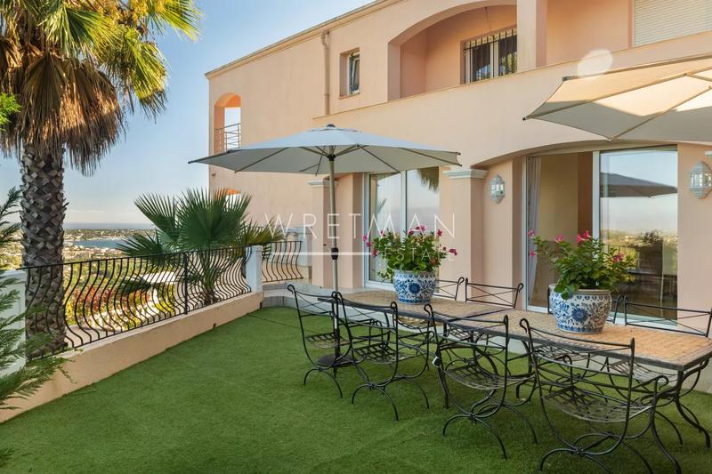 Villa - 318 m² - 13 pièces