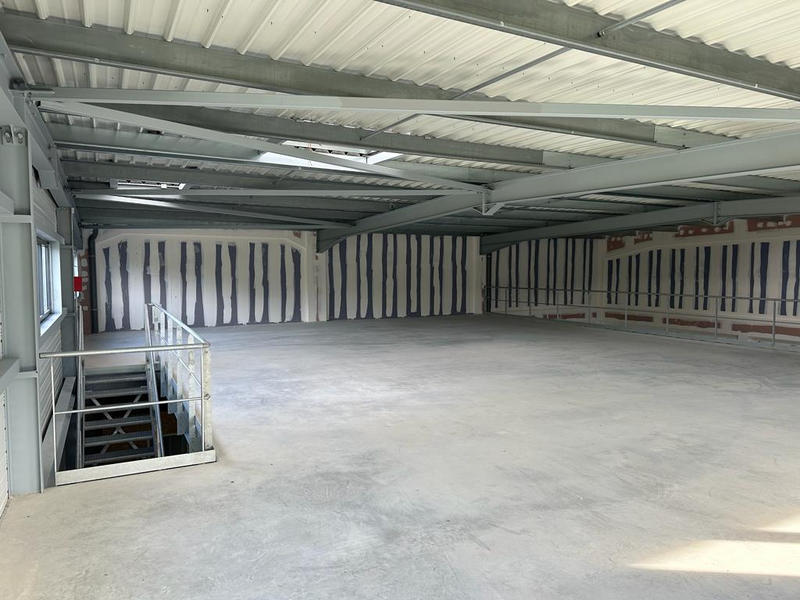 Local d'activité / Entrepôt - 511 m²