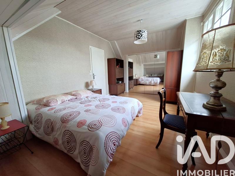 Maison - 222 m² - 6 pièces