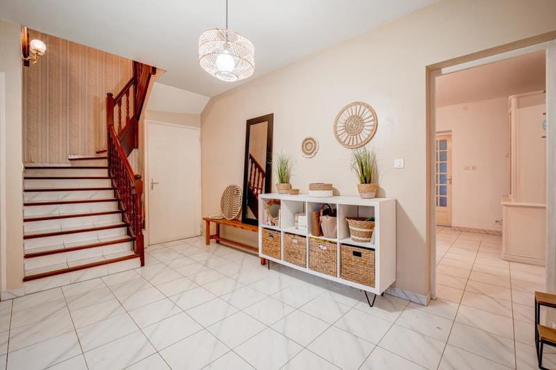 Maison - 243 m² - 6 pièces