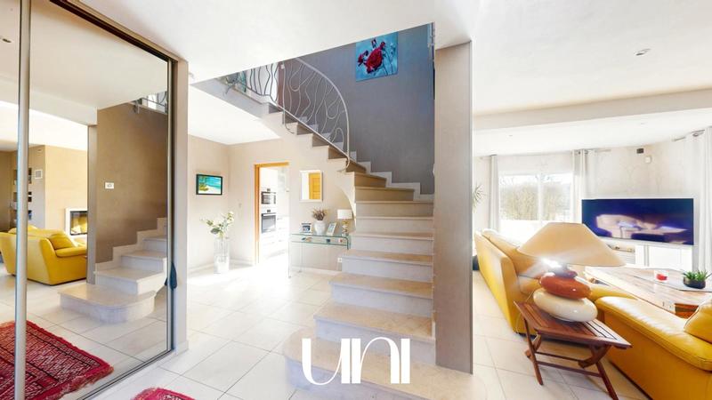 Maison - 185 m² - 7 pièces