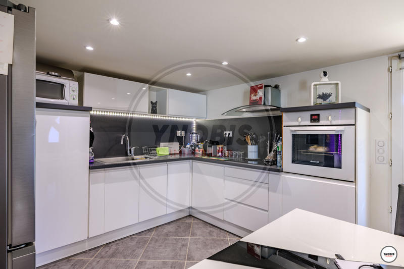 Maison - 96 m² - 5 pièces