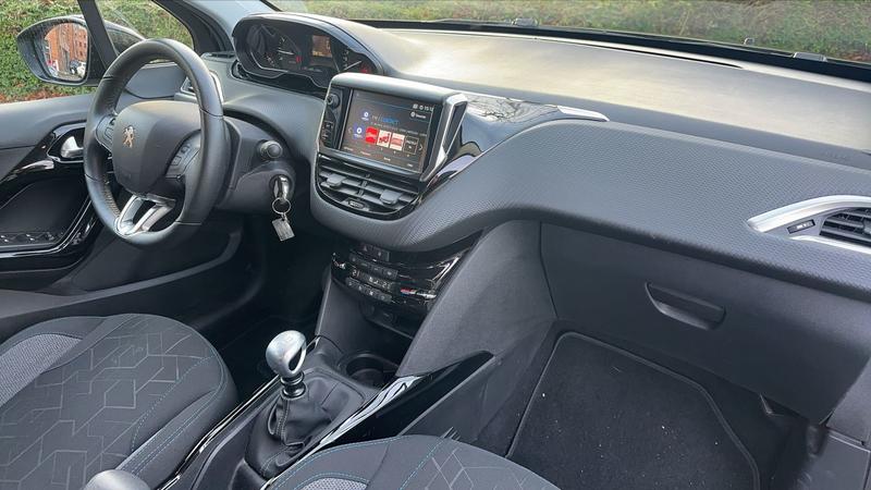 Peugeot 2008 1.2 PureTech 110 Signature