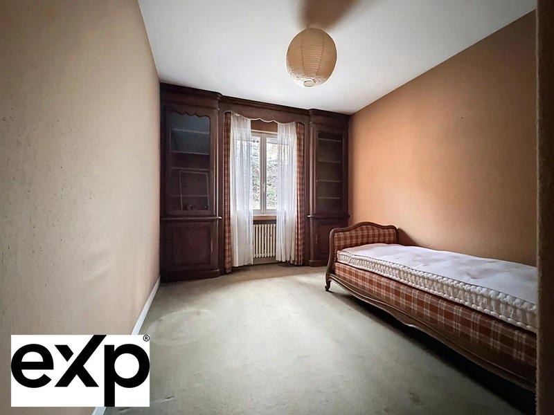 Maison - 302 m² - 12 pièces